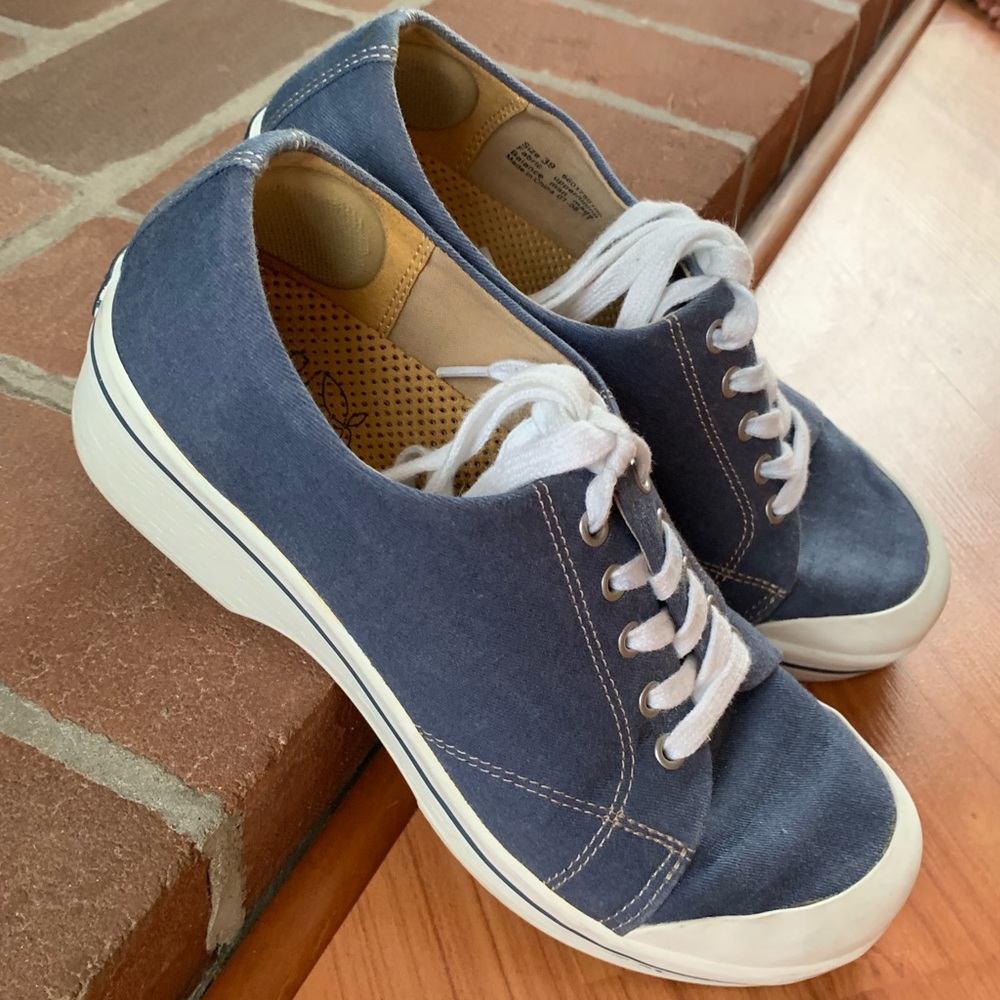 Dansko Veda Tennies Size 9